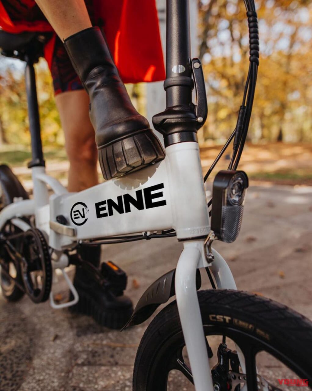 ENNE ENNE ZERO|電欠でも漕いで帰れるペダル付き特定小型原付! 電動アシスト超えの登坂力を誇る電動モペット「ENNE ZERO」が特別価格で第3次先行予約受付中